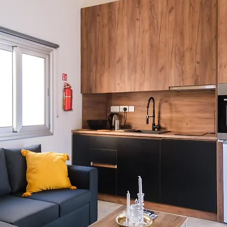 Royal Luxury Homes פאפוס