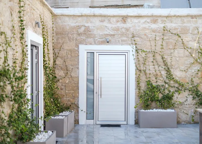 Royal Luxury Homes *